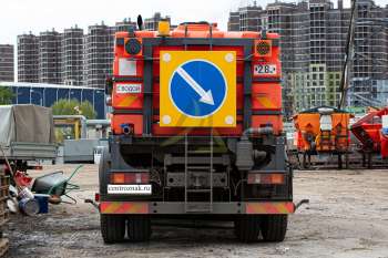 Cветовая индикация знаков дорожного движения и оборудования для спецтехники